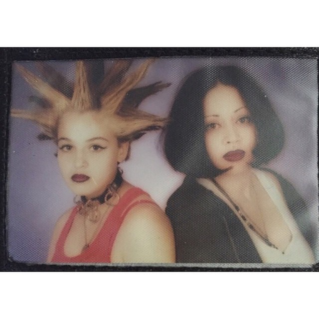 While we are at it with our punk theme... #1996 la prima and homegirl from  #LaPuente #Xicanas #ThisIsLosAngeles #southernCalifornia  #ChicanaPunk 😘 we'll continue with our chola love mañana @wombyn76 🙏