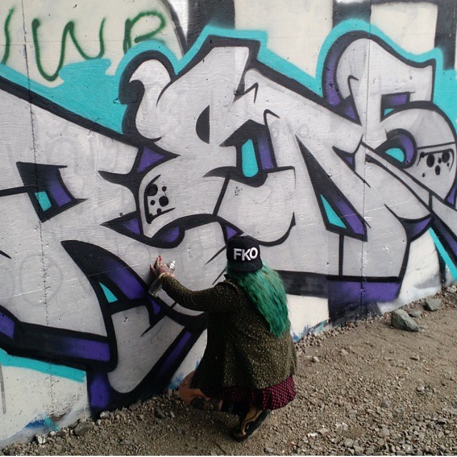 FUCKEN SIK @missreds_ getting down! Shout to you and all the women in the graffiti world! 👊 #TKOcrew #TKO • OO4 • SAT Toughest Krew Out #ThisIsLosAngeles #LosAngeles #California @the_tko_krue #missreds