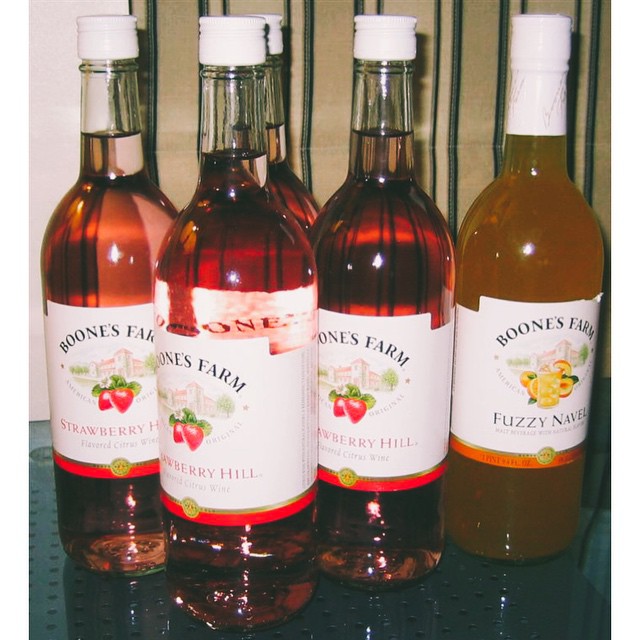 ~ JUST DOWN IT!~ cheers to all the peeps who know about these #BoonesFarm 🍓🍑 🍷#90s #Throwback #ThisIsLosAngeles #Tbt