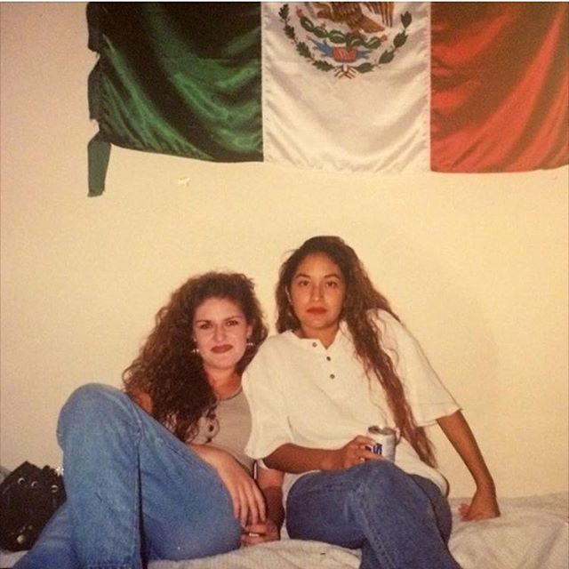 🇲🇽Thursday Vibes 🇲🇽 #BrownNProud #ChicanaBedrooms (photo: @freakingnewgirl )