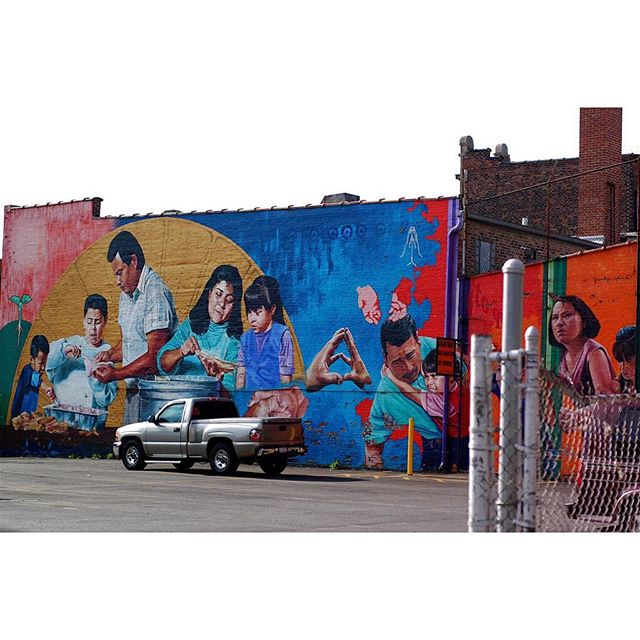 Time is flying by so quickly out here in #CHITOWN Soon off to beautiful #CityOfAngels .  Specially shoutout to @meleesas and everyone out in #SANDIEGO #California 🙏💛✨ (mural by Alejandro Medina, Pilsen, Chicago. Badass murals out here btw)