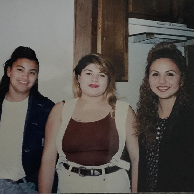Yolanda "Blackie" Romero (RIP), Suzy and Patty (@PA_MI_PATI ) #Wilmington CA, 1995 .  Special request from Patty - "La Blackie" left behind a daughter and I lost contact of her after the funeral."
Hit her up if you have any info 🙏 gracias