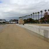 Los Angeles County Museum of Art - Levitating mass - Los Angeles, CA, United States
